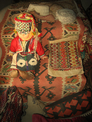 トルコ民族衣装の人形